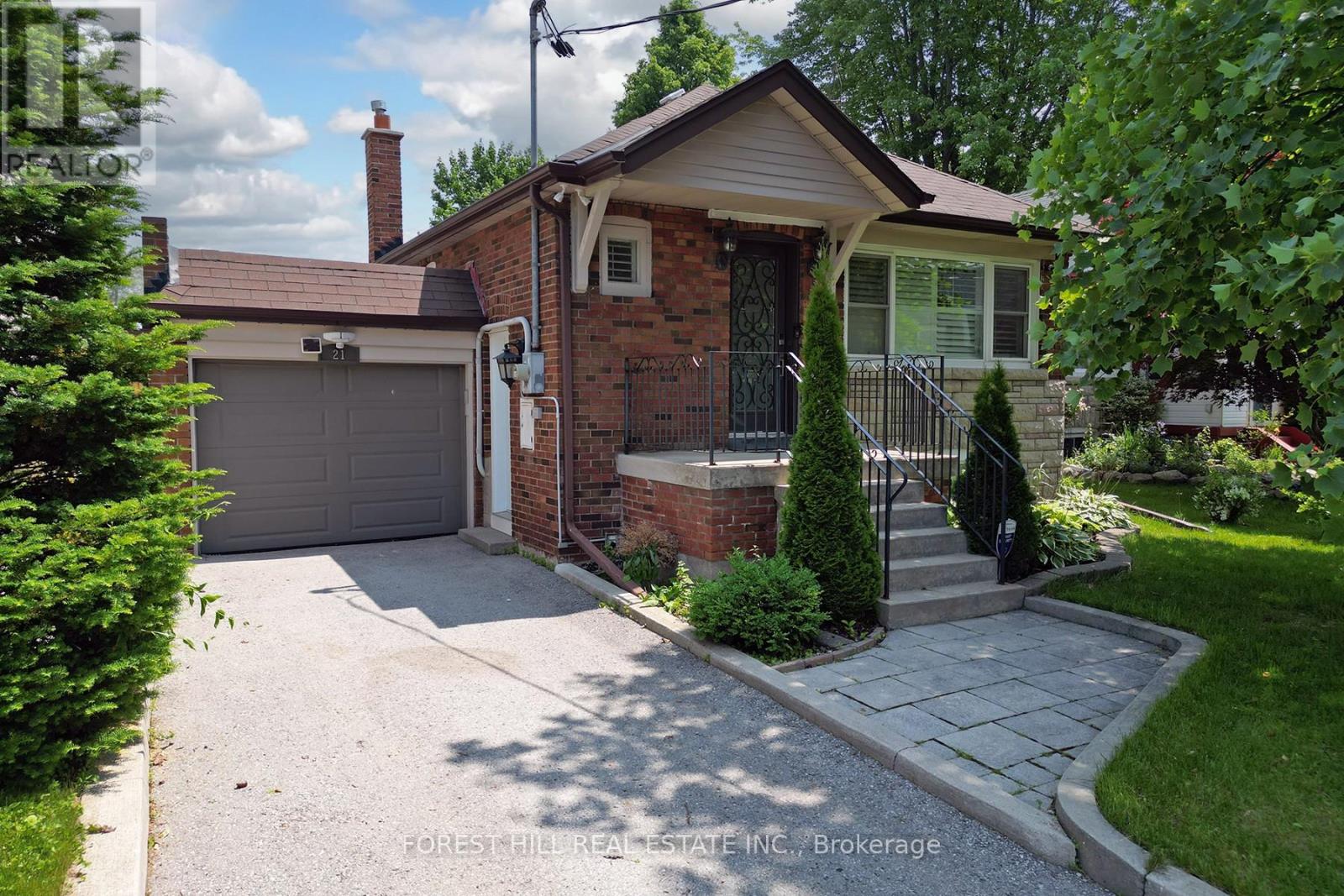 21 PRESTEIGN AVENUE, Toronto, Ontario