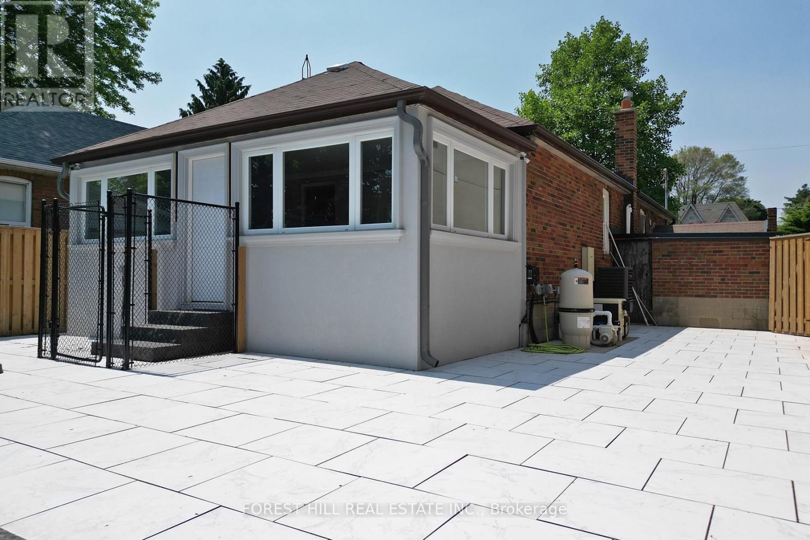 21 Presteign Avenue, Toronto, Ontario  M4B 3A9 - Photo 29 - E12458767