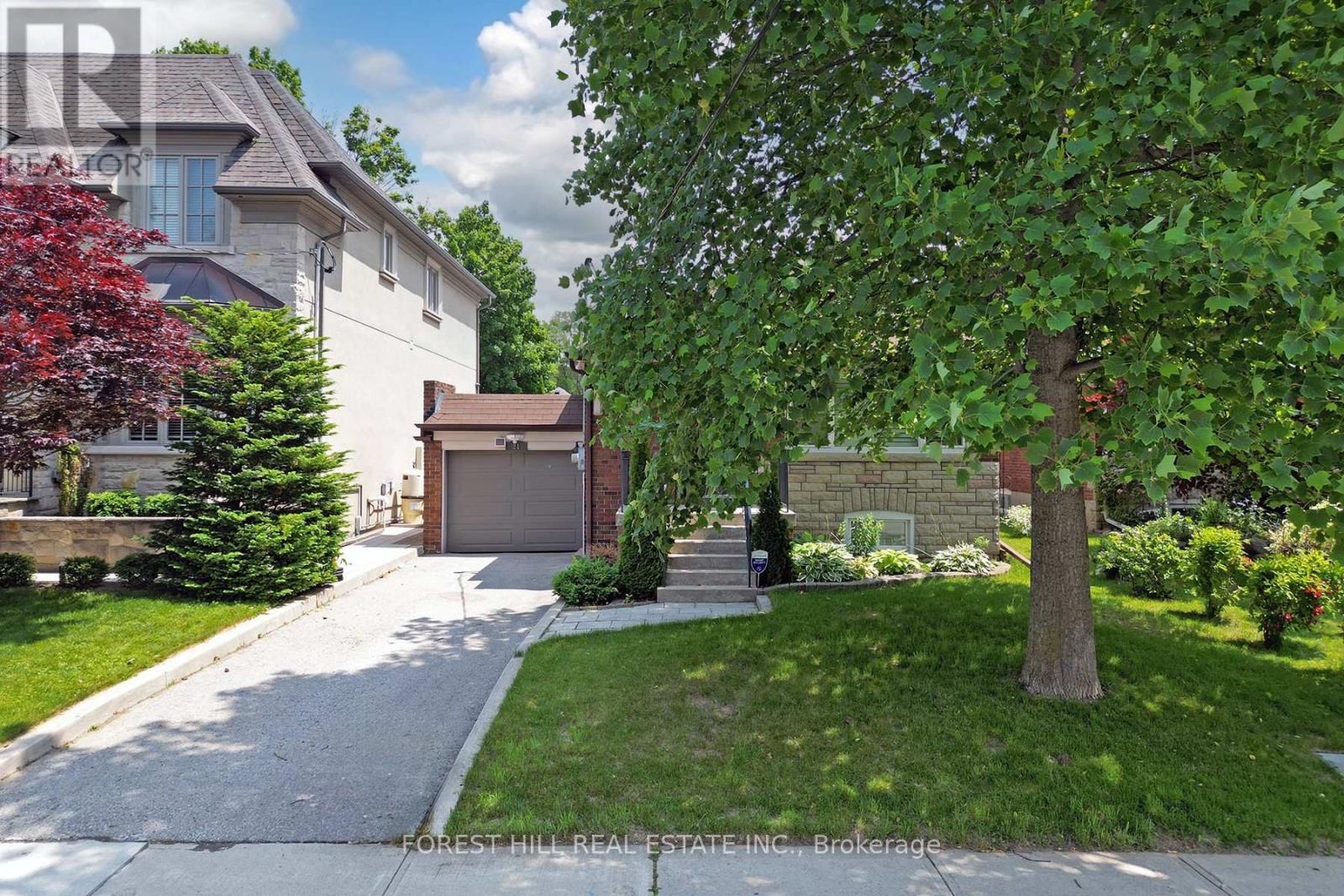 21 Presteign Avenue, Toronto, Ontario  M4B 3A9 - Photo 3 - E12458767