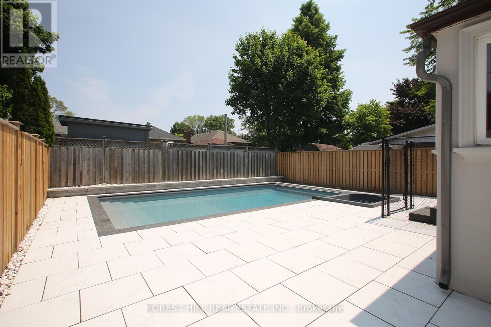 21 Presteign Avenue, Toronto, Ontario  M4B 3A9 - Photo 31 - E12458767