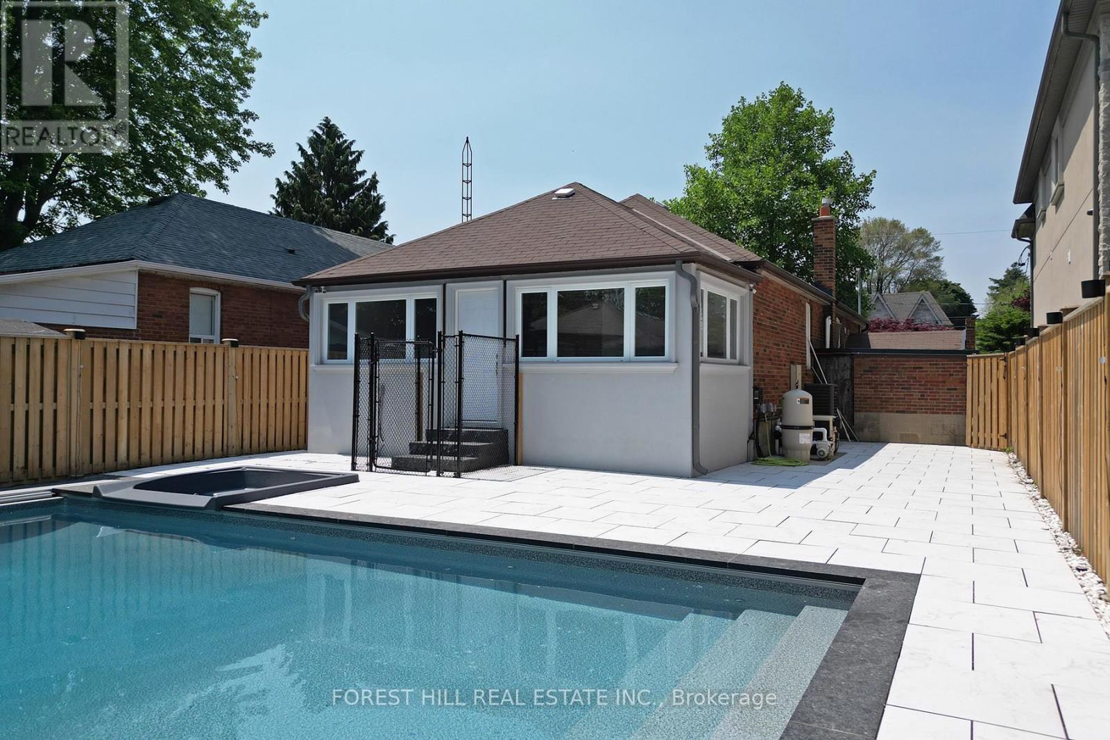 21 Presteign Avenue, Toronto, Ontario  M4B 3A9 - Photo 35 - E12458767