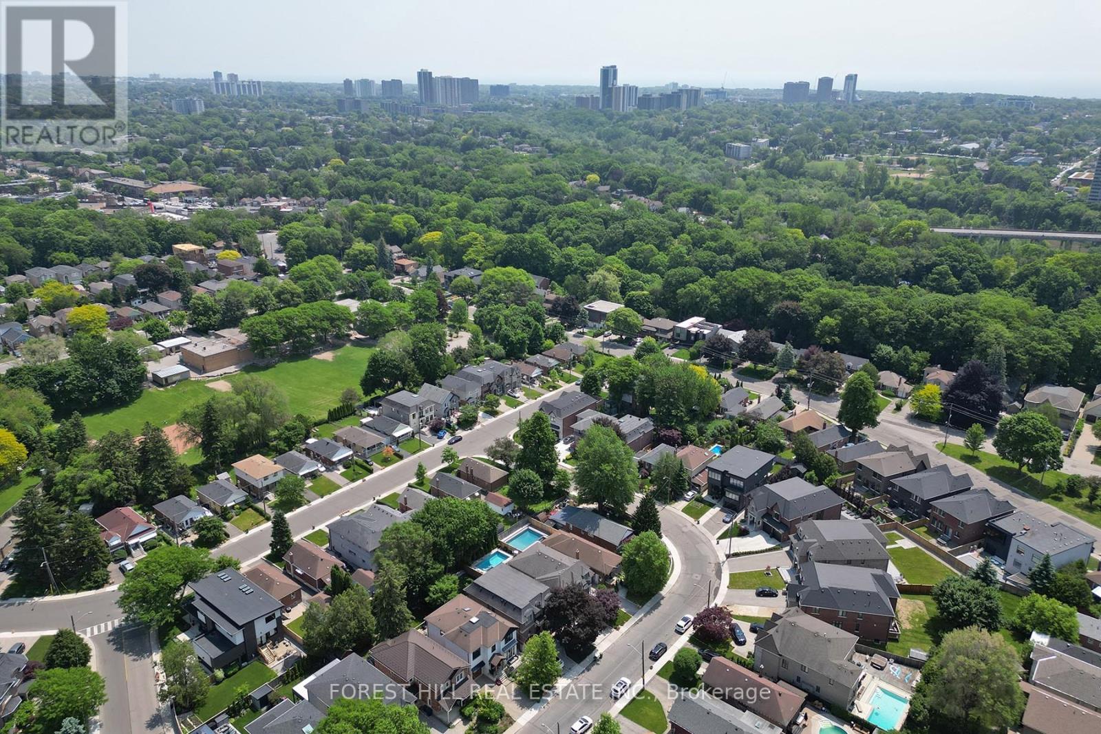 21 Presteign Avenue, Toronto, Ontario  M4B 3A9 - Photo 43 - E12458767