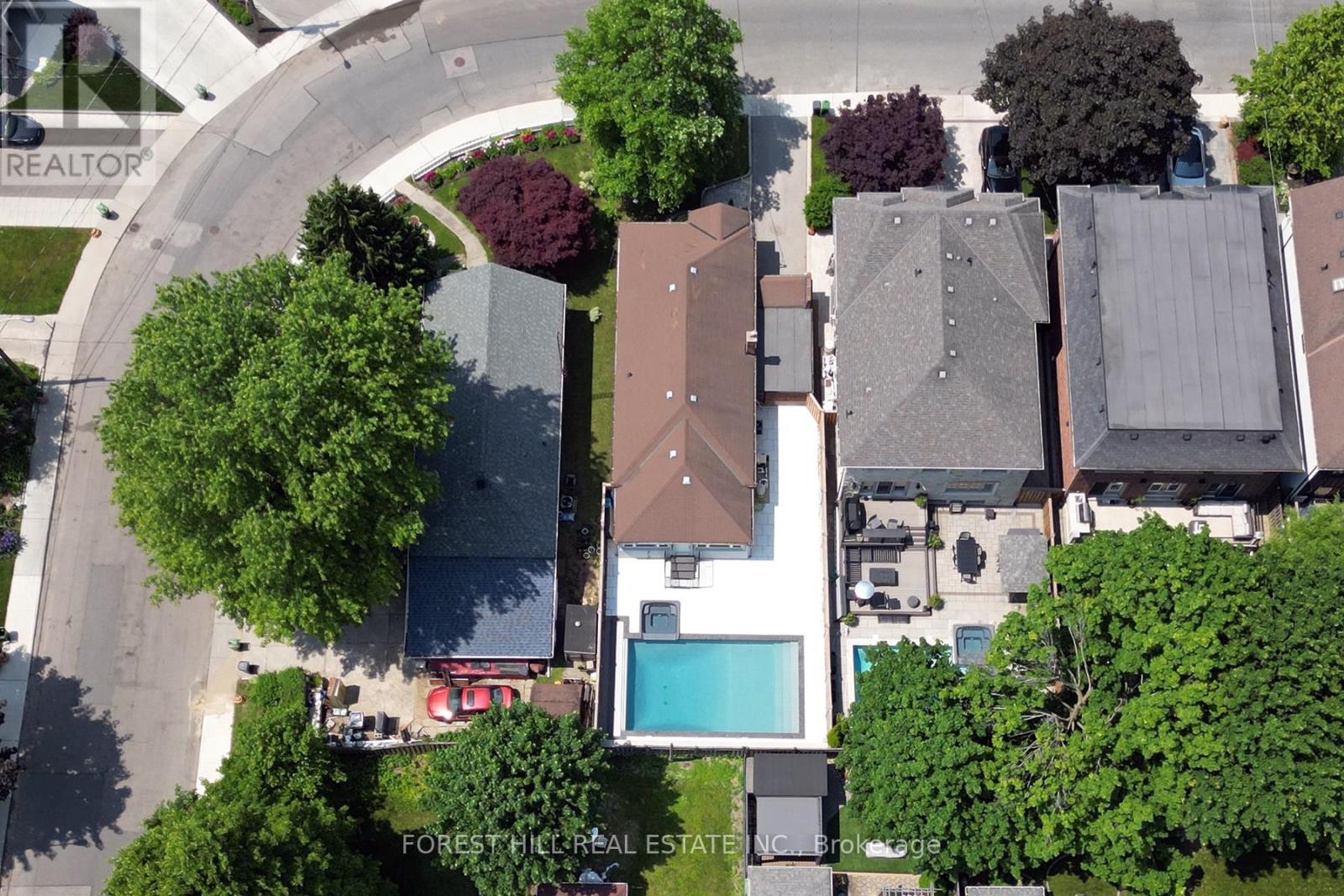 21 Presteign Avenue, Toronto, Ontario  M4B 3A9 - Photo 6 - E12458767