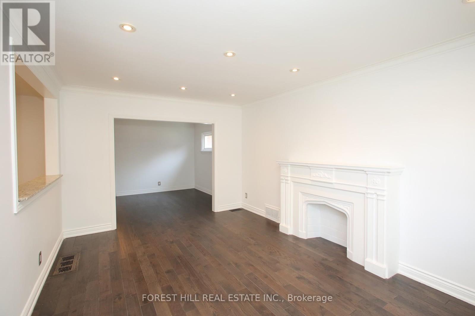 21 Presteign Avenue, Toronto, Ontario  M4B 3A9 - Photo 8 - E12458767