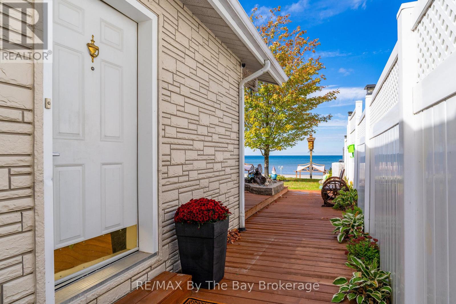 108 Shore Lane, Wasaga Beach, Ontario  L9Z 2J6 - Photo 11 - S12458778