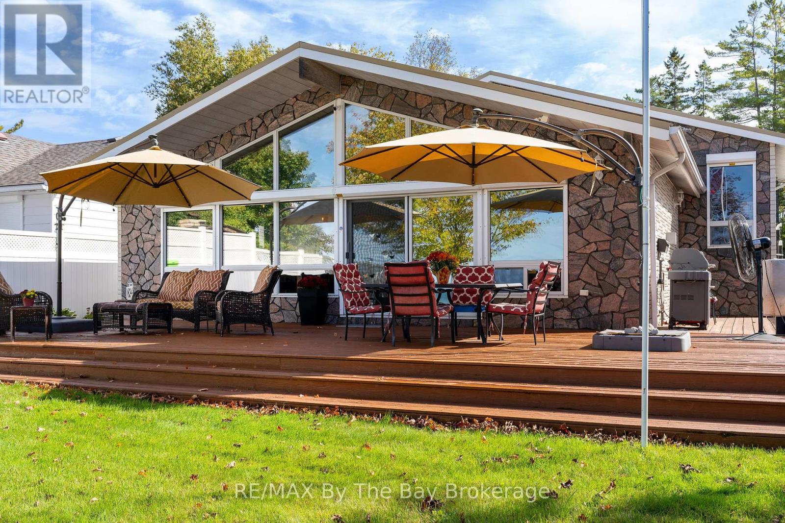 108 Shore Lane, Wasaga Beach, Ontario  L9Z 2J6 - Photo 12 - S12458778