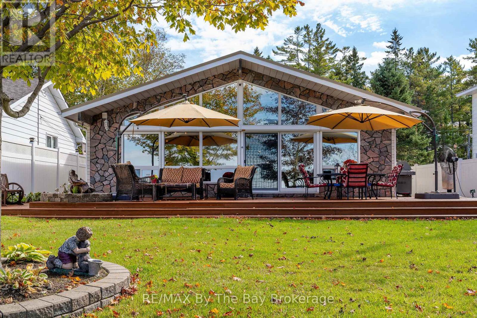 108 Shore Lane, Wasaga Beach, Ontario  L9Z 2J6 - Photo 2 - S12458778