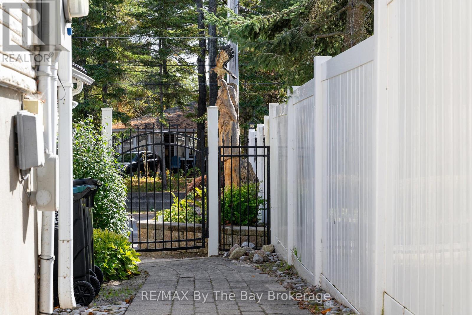 108 Shore Lane, Wasaga Beach, Ontario  L9Z 2J6 - Photo 20 - S12458778