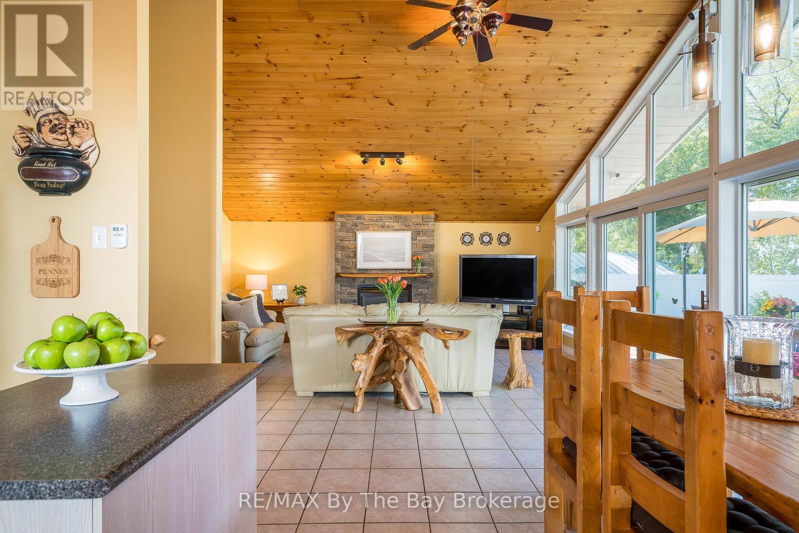 108 Shore Lane, Wasaga Beach, Ontario  L9Z 2J6 - Photo 23 - S12458778