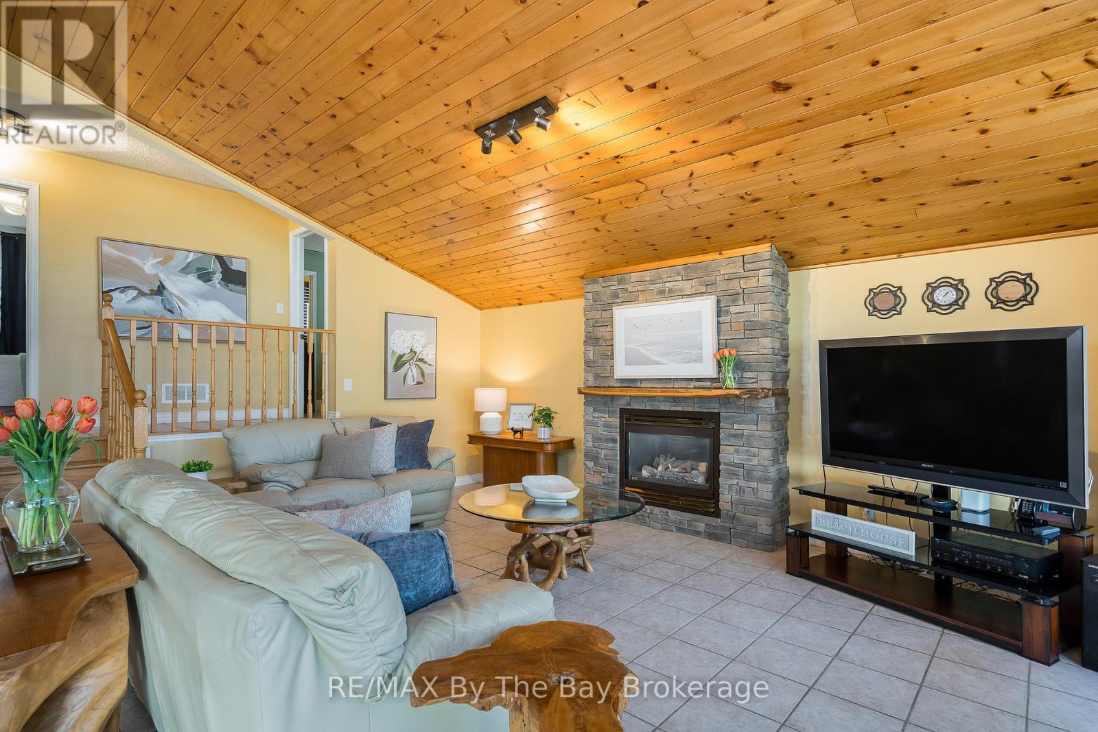 108 Shore Lane, Wasaga Beach, Ontario  L9Z 2J6 - Photo 24 - S12458778