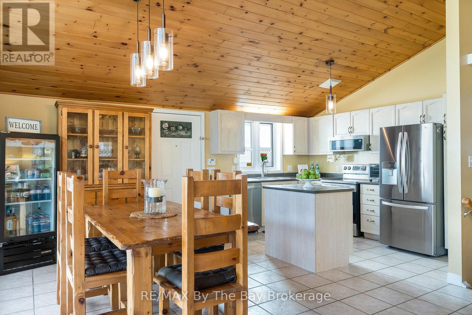 108 Shore Lane, Wasaga Beach, Ontario  L9Z 2J6 - Photo 25 - S12458778