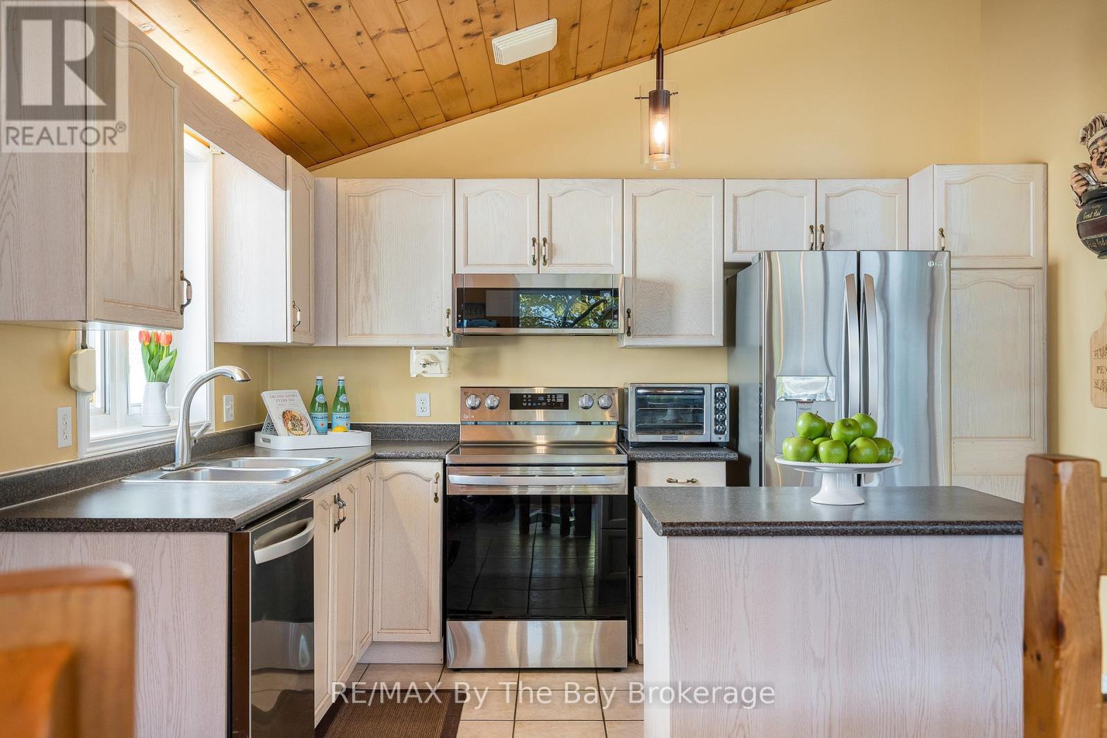 108 Shore Lane, Wasaga Beach, Ontario  L9Z 2J6 - Photo 26 - S12458778