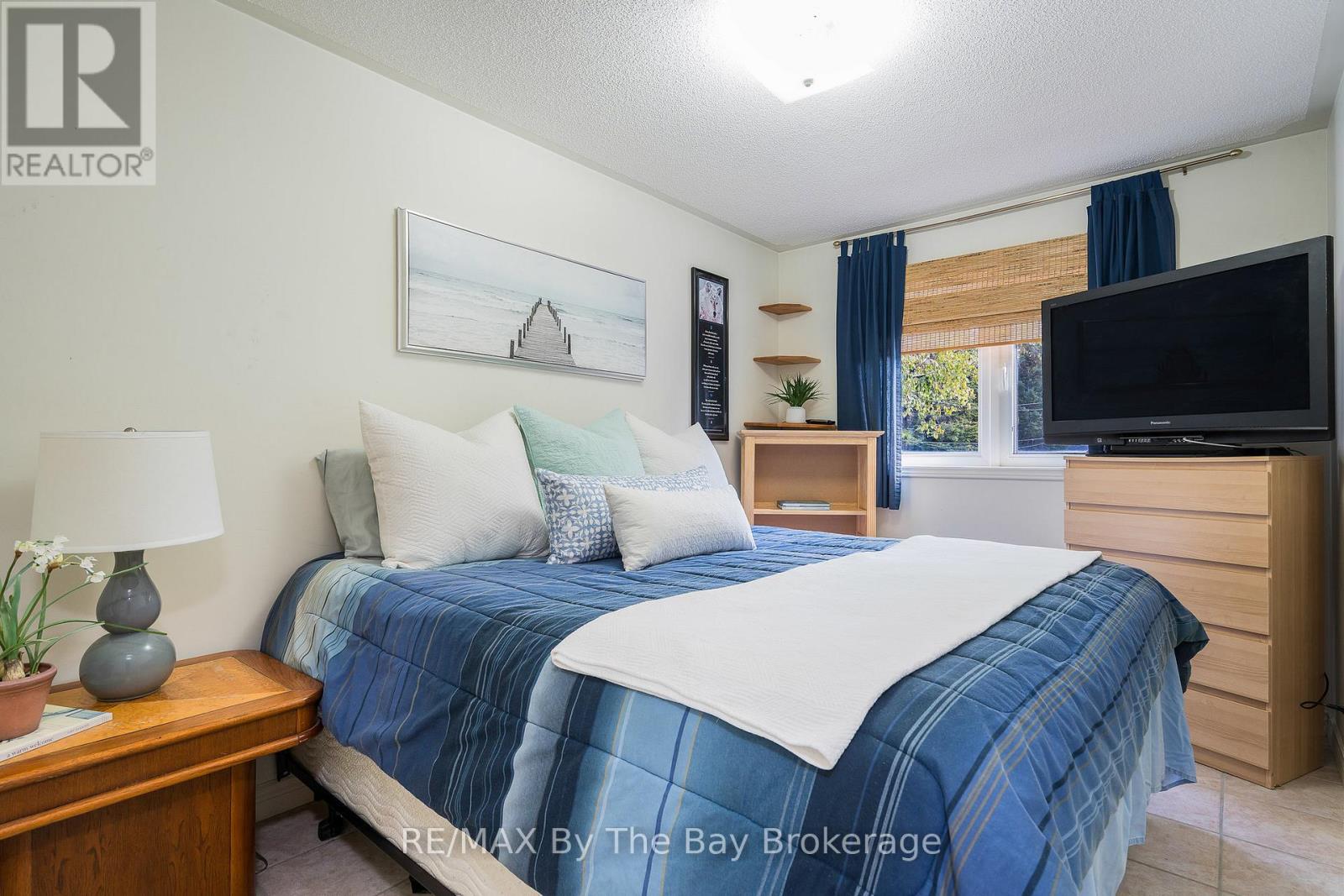 108 Shore Lane, Wasaga Beach, Ontario  L9Z 2J6 - Photo 29 - S12458778