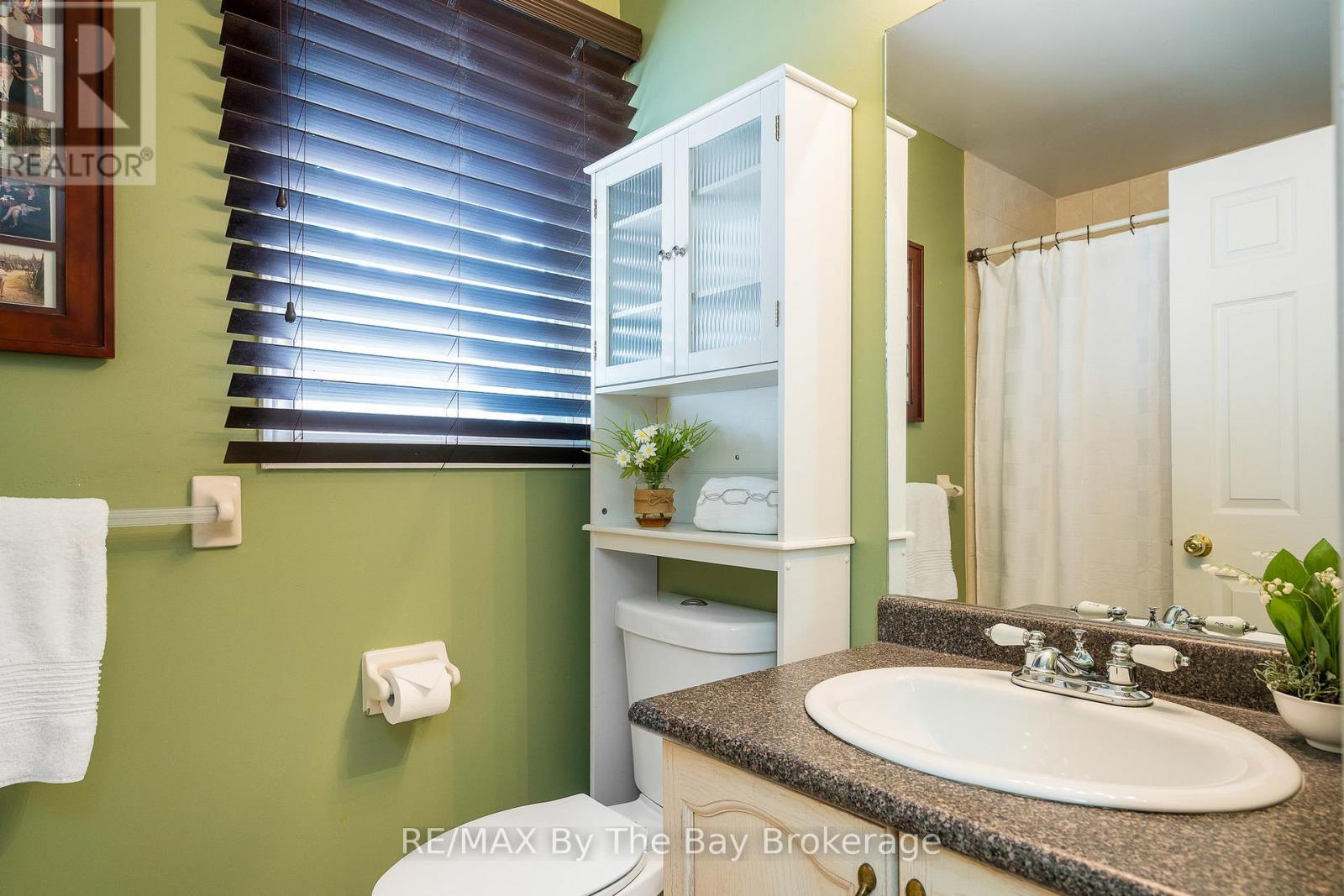 108 Shore Lane, Wasaga Beach, Ontario  L9Z 2J6 - Photo 31 - S12458778