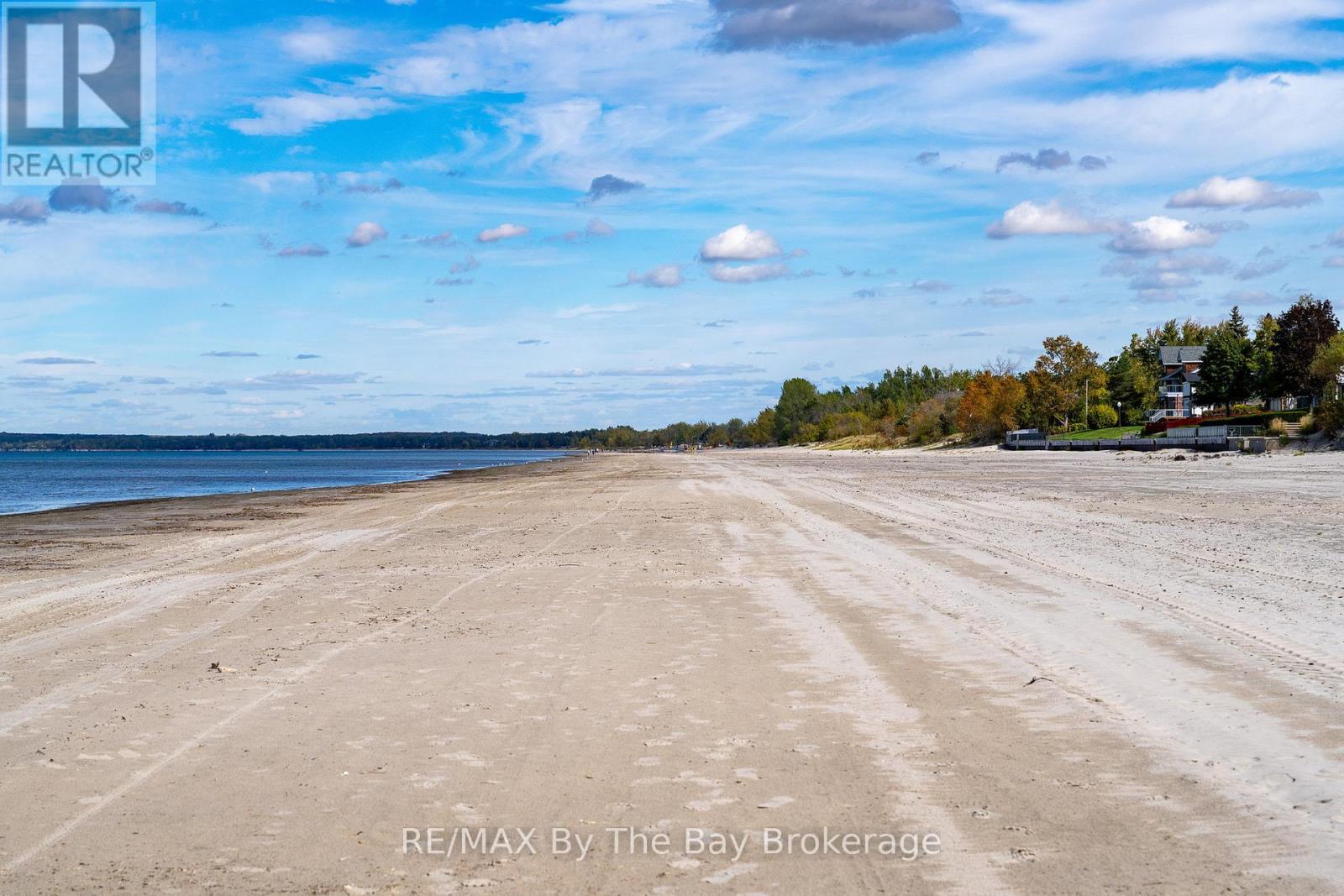 108 Shore Lane, Wasaga Beach, Ontario  L9Z 2J6 - Photo 7 - S12458778