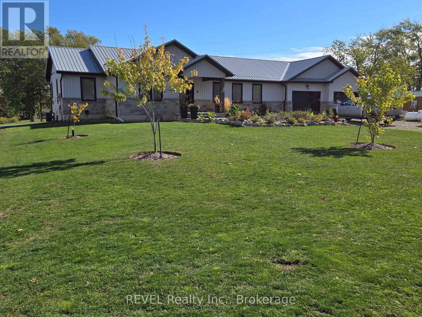 8 Reicheld Road, Haldimand, Ontario  N0A 1P0 - Photo 2 - X12377073