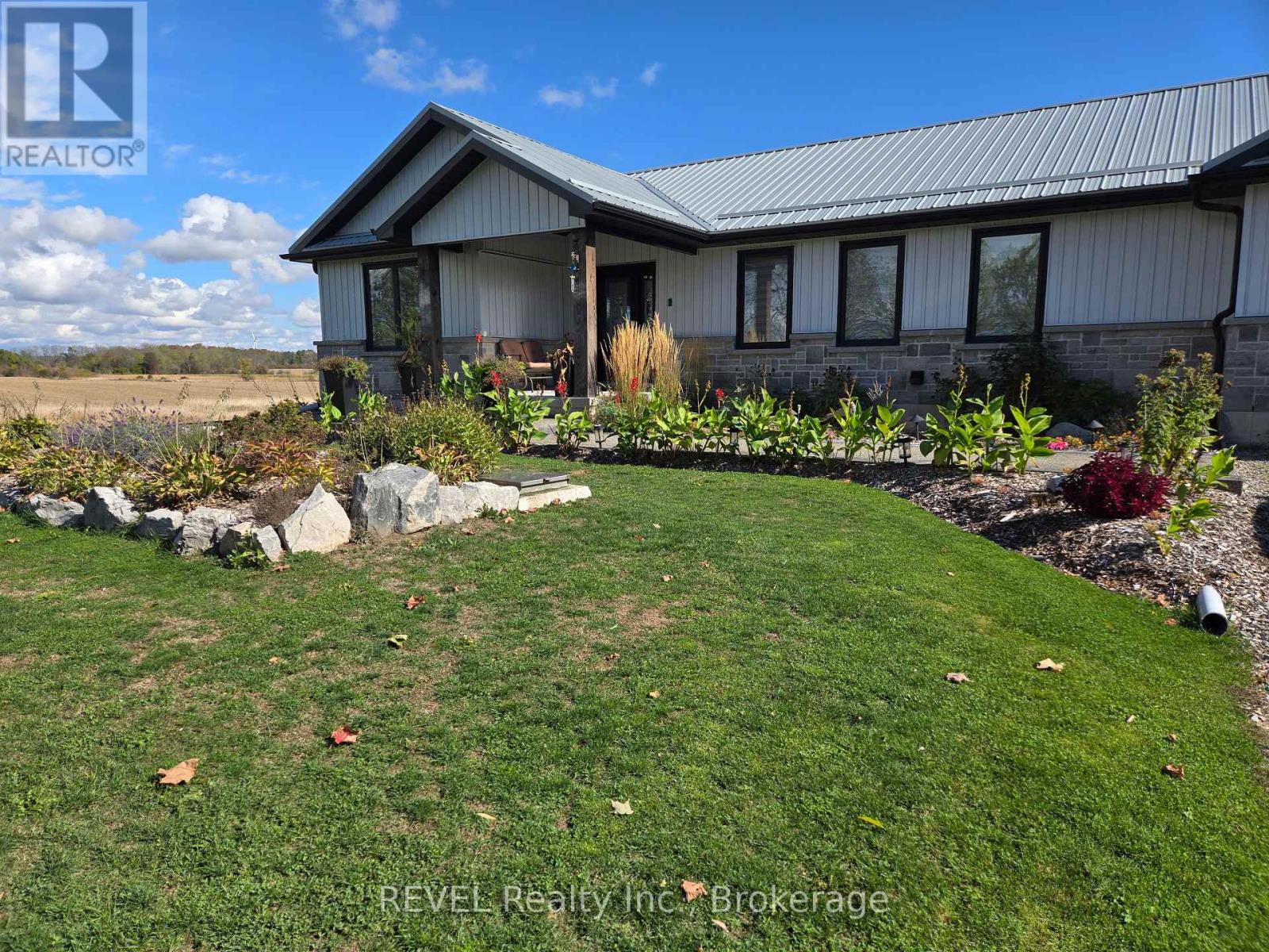 8 Reicheld Road, Haldimand, Ontario  N0A 1P0 - Photo 4 - X12377073