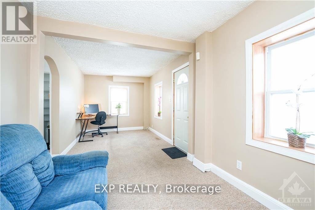 310 Shakespeare Street, Ottawa, Ontario  K1L 5M2 - Photo 2 - X12458773