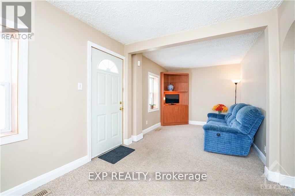310 Shakespeare Street, Ottawa, Ontario  K1L 5M2 - Photo 3 - X12458773