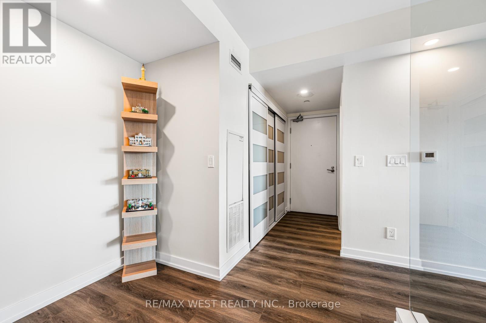 1405 - 6 Sonic Way, Toronto, Ontario  M3C 0P1 - Photo 6 - C12437760