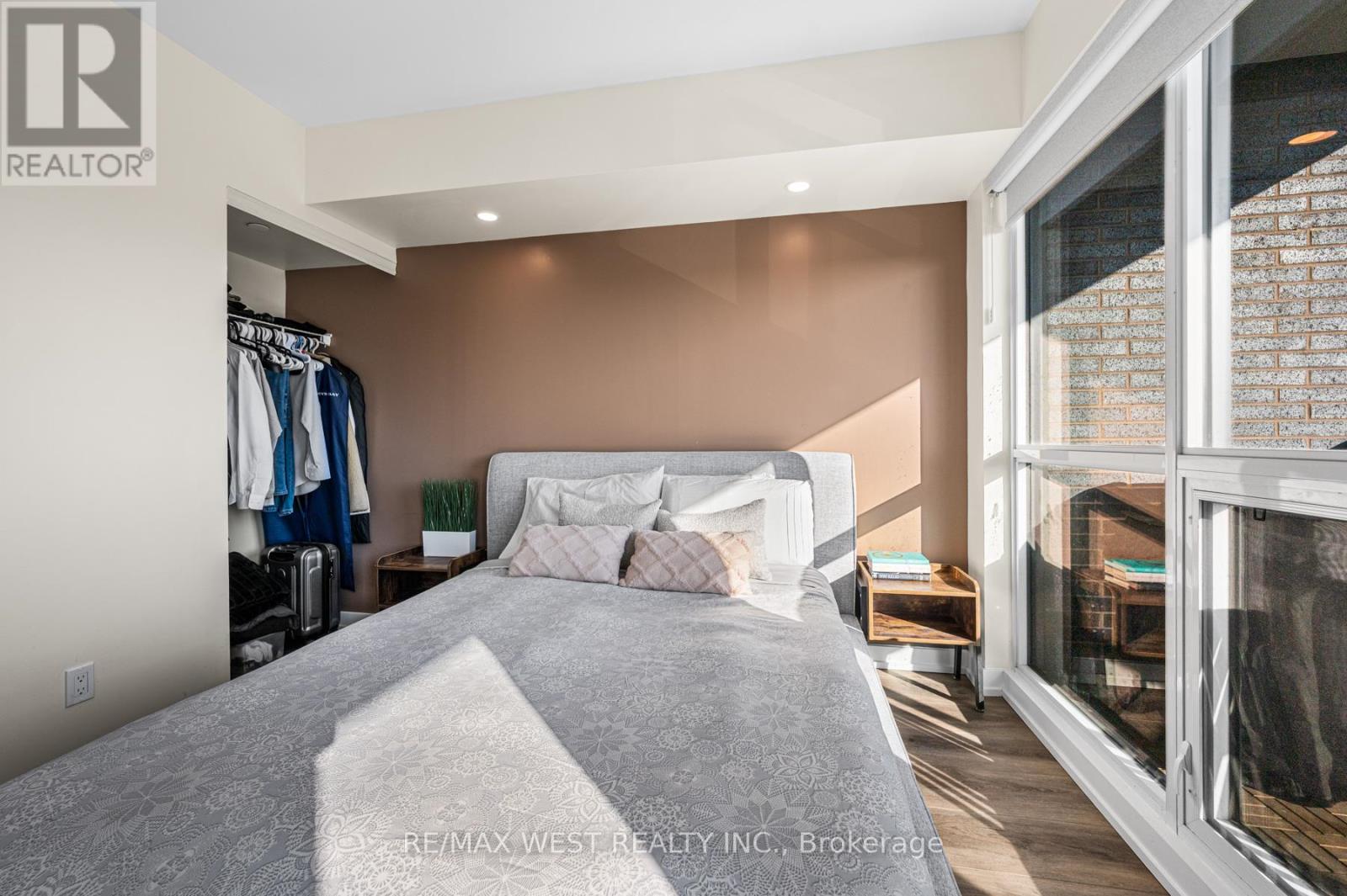 1405 - 6 Sonic Way, Toronto, Ontario  M3C 0P1 - Photo 9 - C12437760