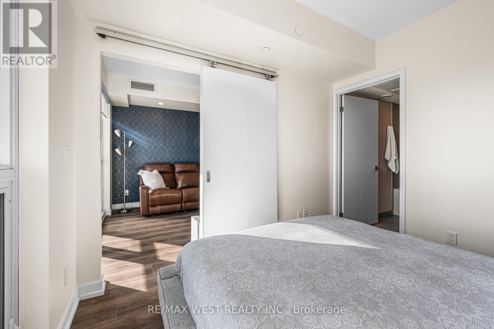 1405 - 6 Sonic Way, Toronto, Ontario  M3C 0P1 - Photo 10 - C12437760