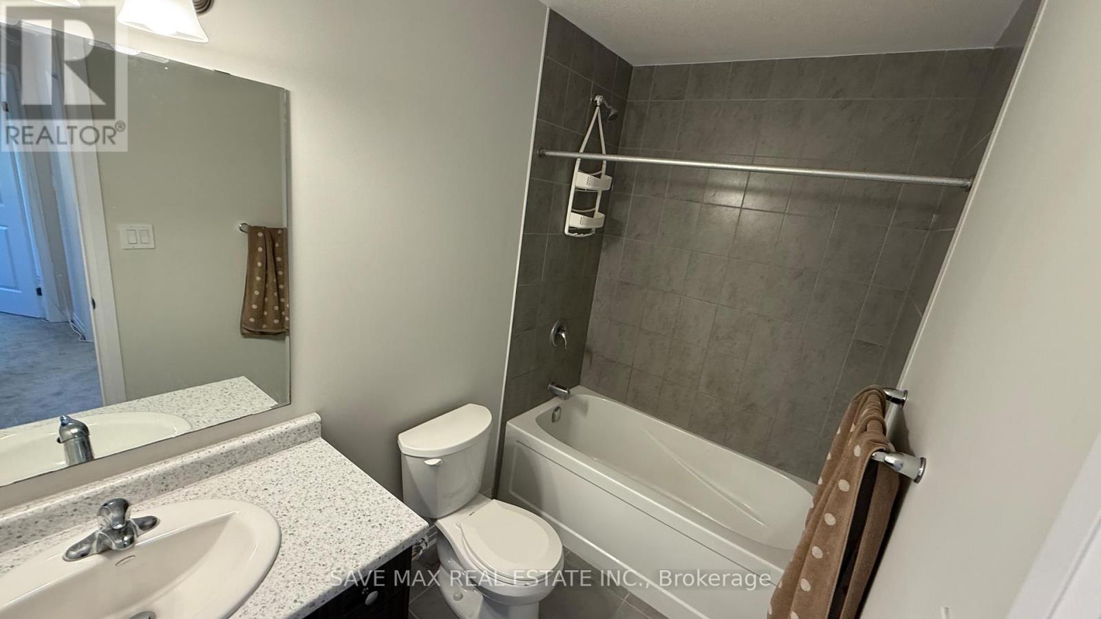 61 Progress Crescent, Kitchener, Ontario  N2R 0R7 - Photo 10 - X12456669