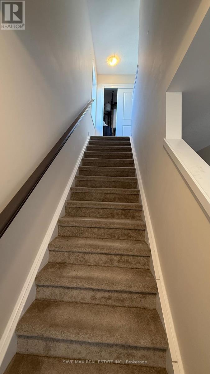 61 Progress Crescent, Kitchener, Ontario  N2R 0R7 - Photo 7 - X12456669