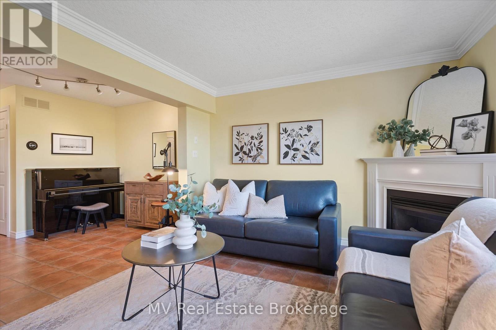 104 Gibbons Drive, Centre Wellington, Ontario  N1M 3V8 - Photo 6 - X12455921