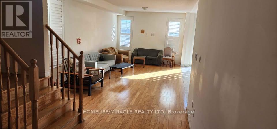 14 Vezna Crescent, Brampton, Ontario  L6X 5K6 - Photo 3 - W12458768
