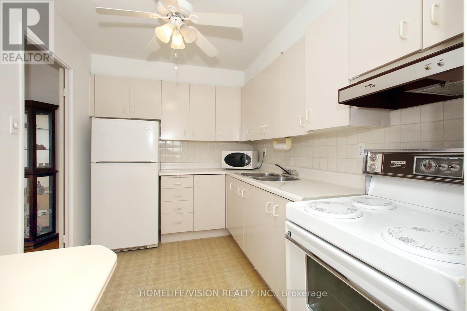 2004 - 360 Ridelle Avenue, Toronto, Ontario  M6B 1K1 - Photo 14 - W12457683