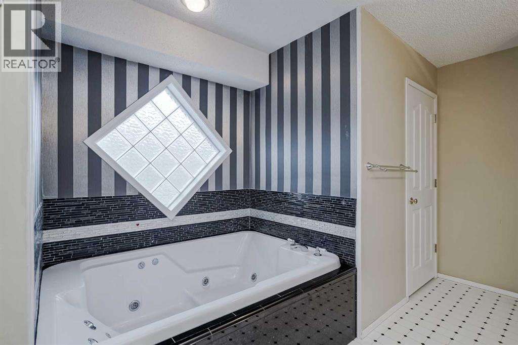 375 Douglas Glen Gardens Se, Calgary, Alberta  T2Z 3T1 - Photo 32 - A2257394