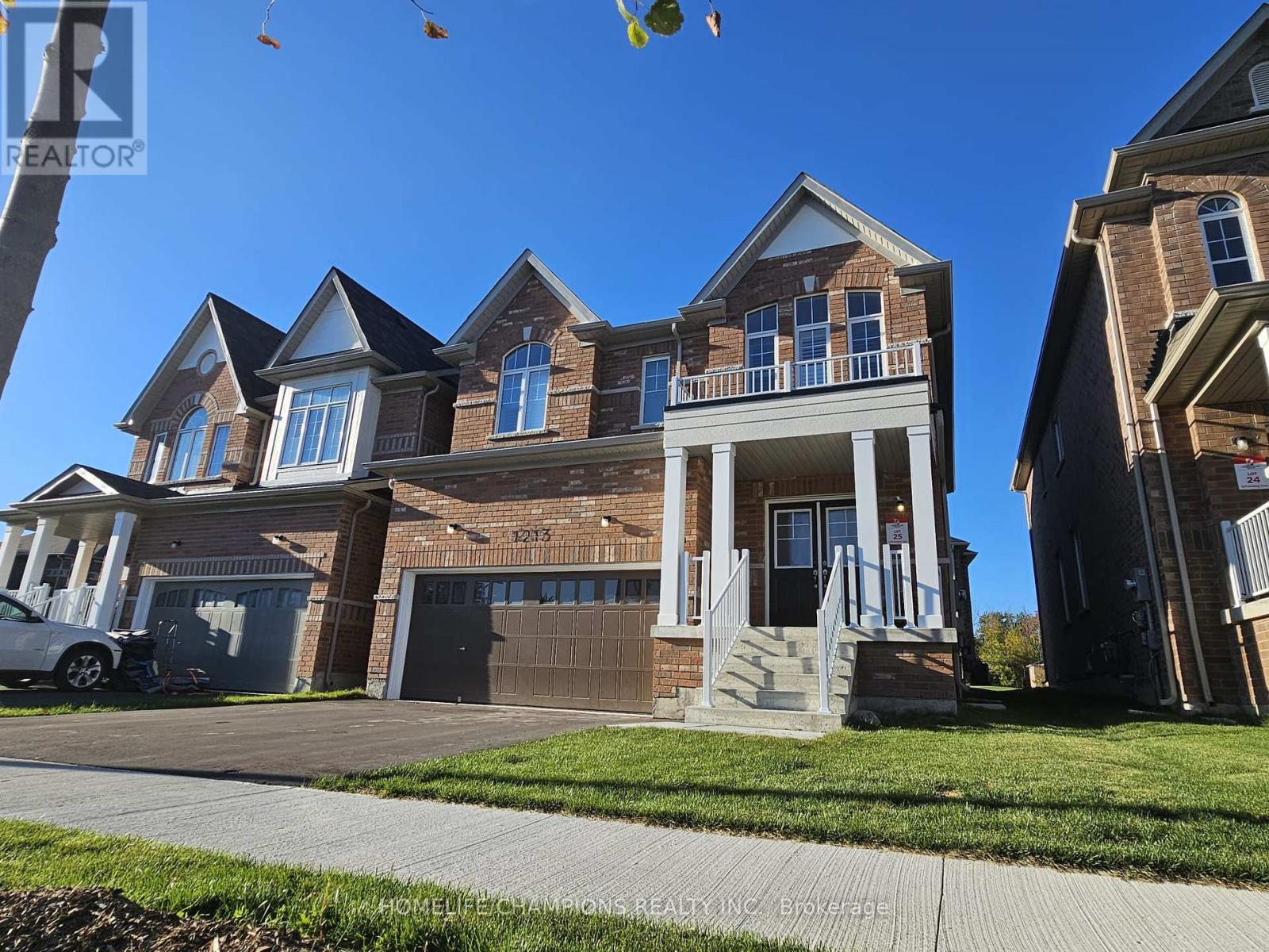 1213 DRINKLE CRESCENT, Oshawa, Ontario