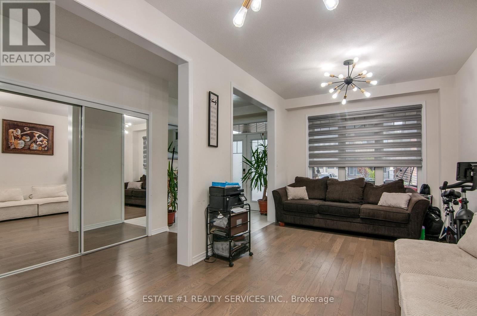 59 July Avenue, Hamilton, Ontario  L8J 0M4 - Photo 9 - X12455865