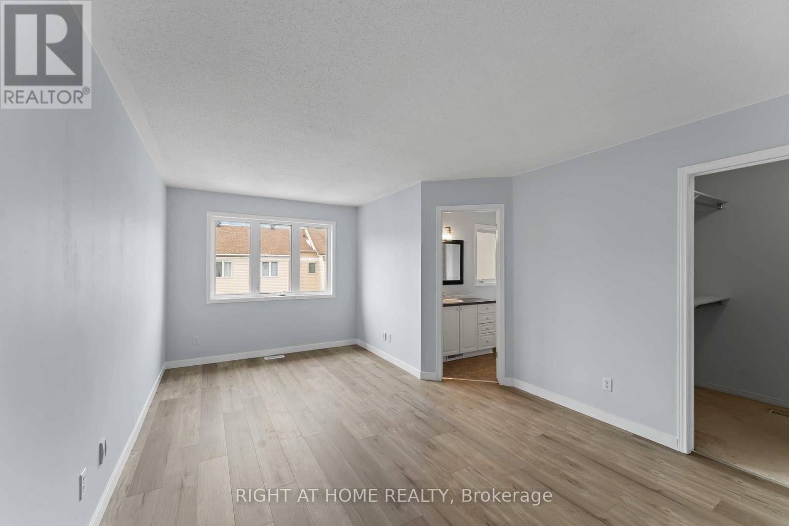 421 Hillsboro Private, Ottawa, Ontario  K2M 3A7 - Photo 12 - X12393744
