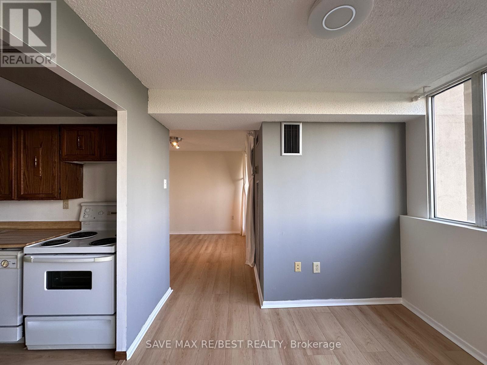 706 - 3590 Kaneff Crescent, Mississauga, Ontario  L5A 3X3 - Photo 11 - W12458246