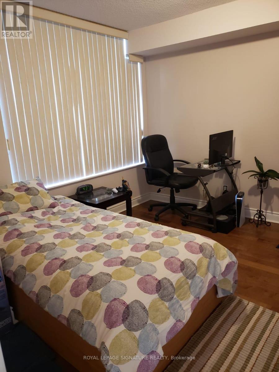 2624 - 3888 Duke Of York Boulevard, Mississauga, Ontario  L5B 4P5 - Photo 12 - W12415105