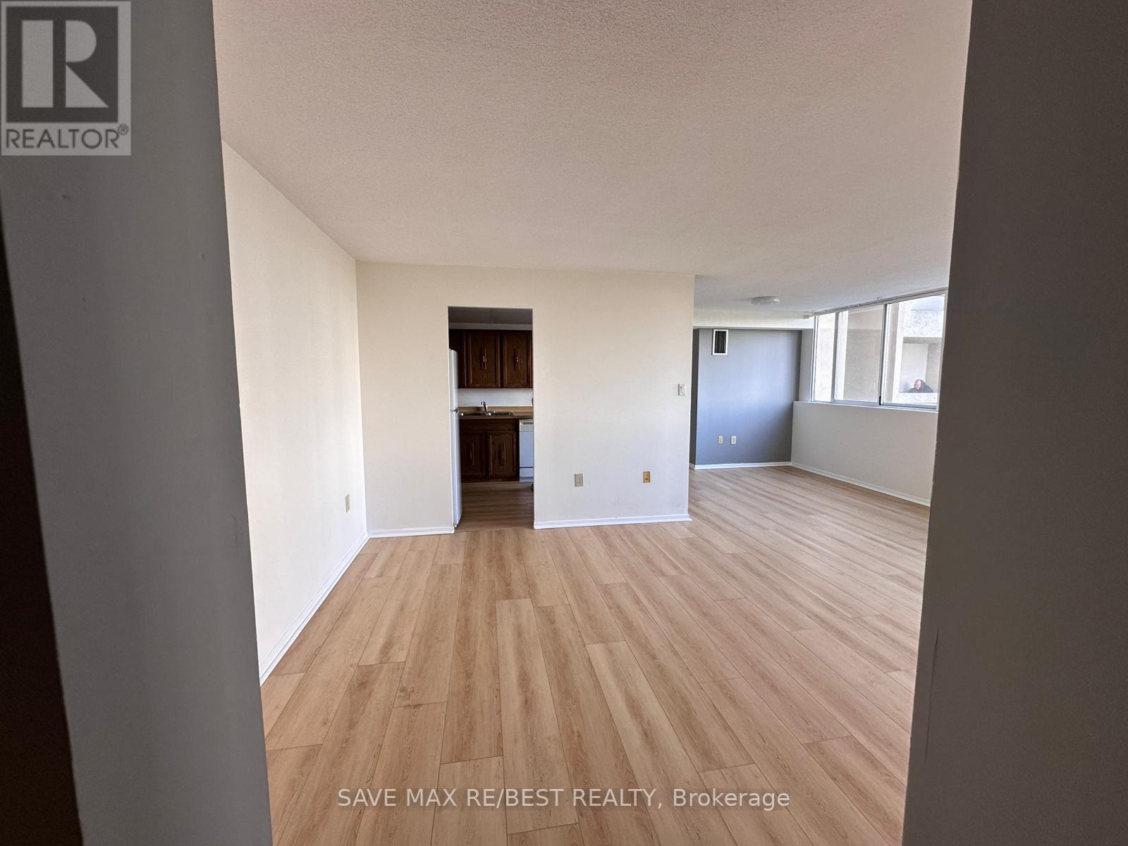706 - 3590 Kaneff Crescent, Mississauga, Ontario  L5A 3X3 - Photo 4 - W12458246