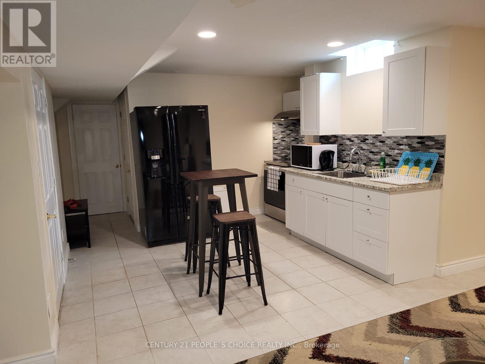 #1 - 2 Saddler Avenue, Brampton, Ontario  L6P 2C1 - Photo 2 - W12458784