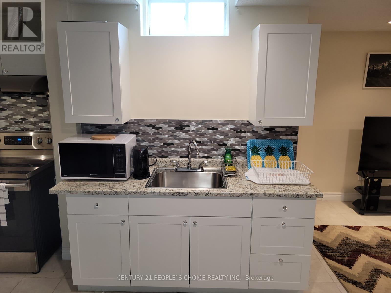 #1 - 2 Saddler Avenue, Brampton, Ontario  L6P 2C1 - Photo 3 - W12458784