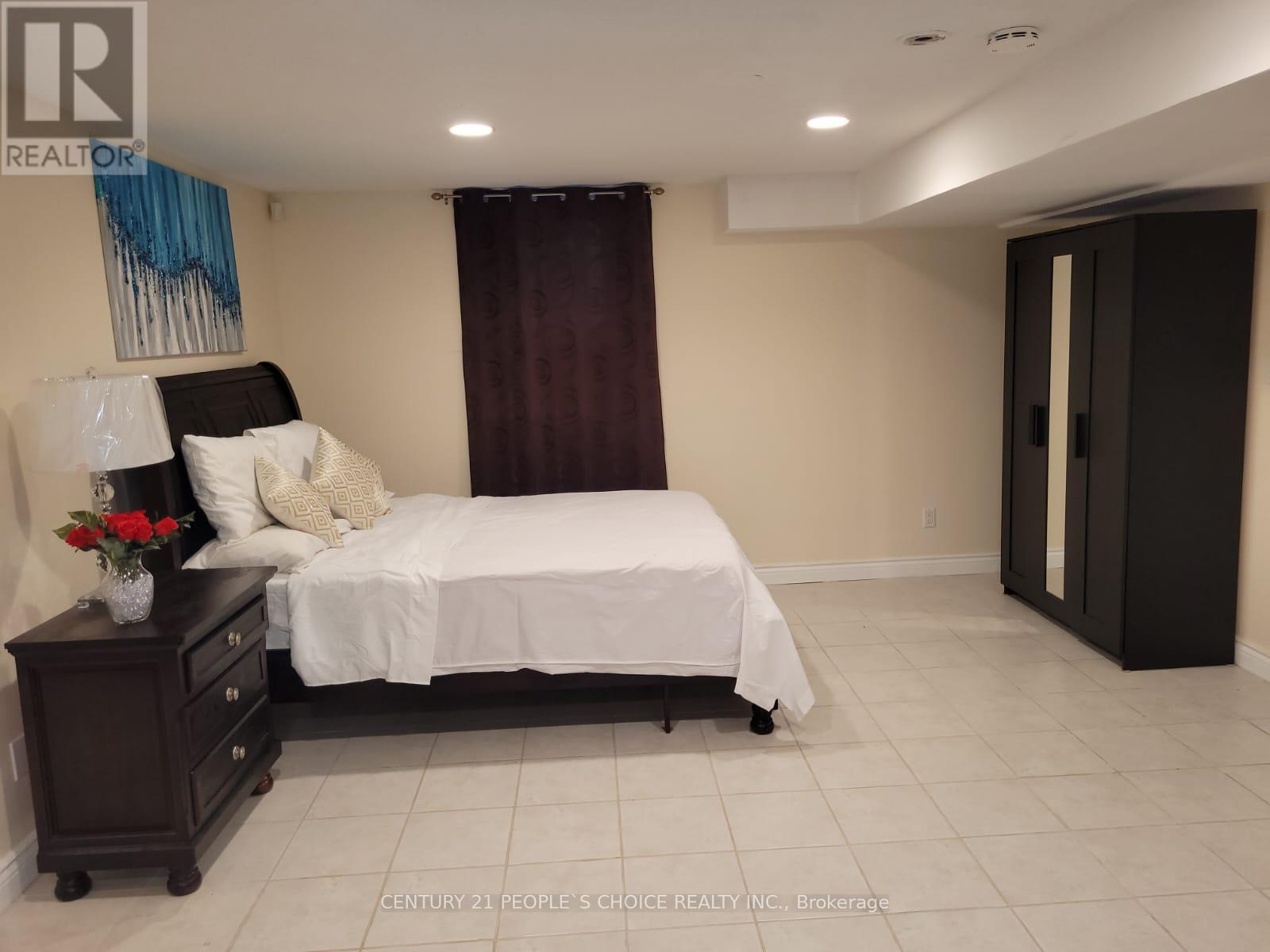 #1 - 2 Saddler Avenue, Brampton, Ontario  L6P 2C1 - Photo 4 - W12458784