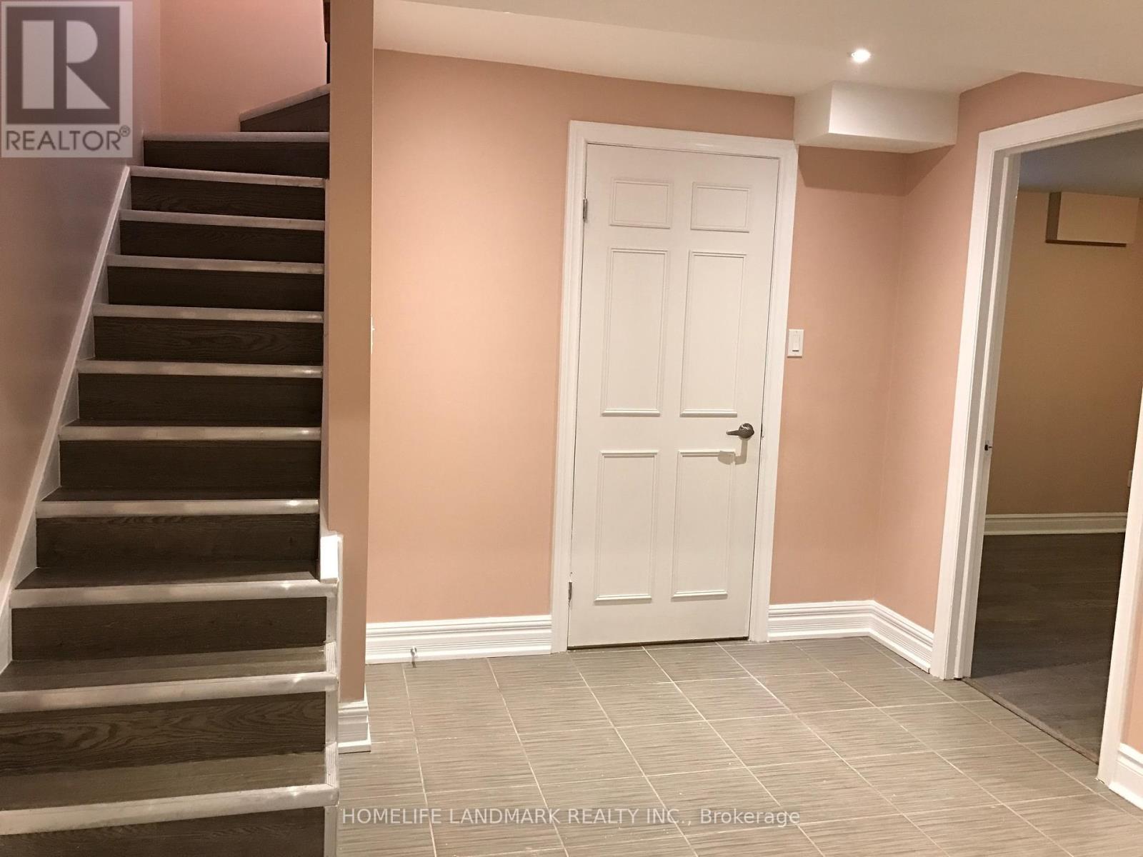 2535 Symington Court, Mississauga, Ontario  L5N 4L4 - Photo 10 - W12458787
