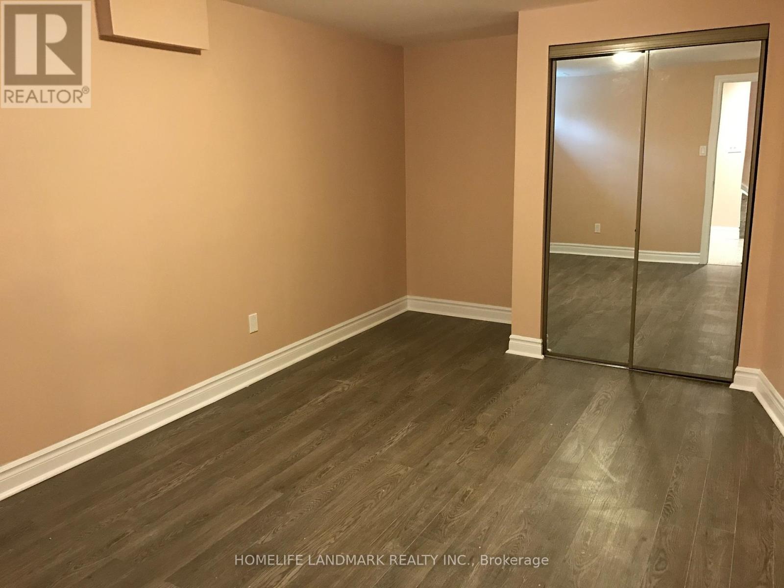 2535 Symington Court, Mississauga, Ontario  L5N 4L4 - Photo 3 - W12458787