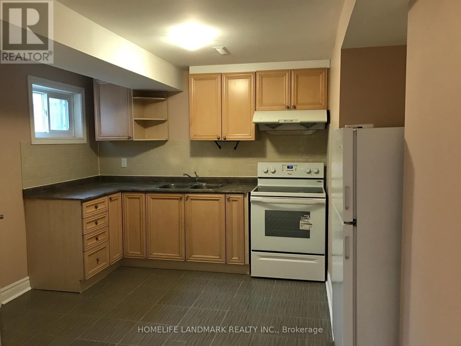2535 Symington Court, Mississauga, Ontario  L5N 4L4 - Photo 4 - W12458787