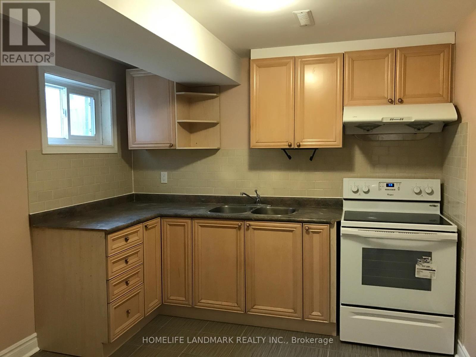 2535 Symington Court, Mississauga, Ontario  L5N 4L4 - Photo 5 - W12458787
