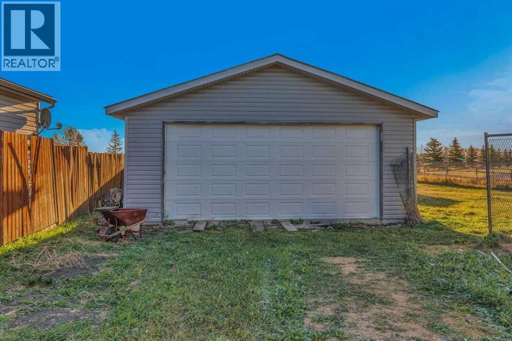 172 Meadowlark Lane, Carstairs, Alberta  T0M 0N0 - Photo 3 - A2263429