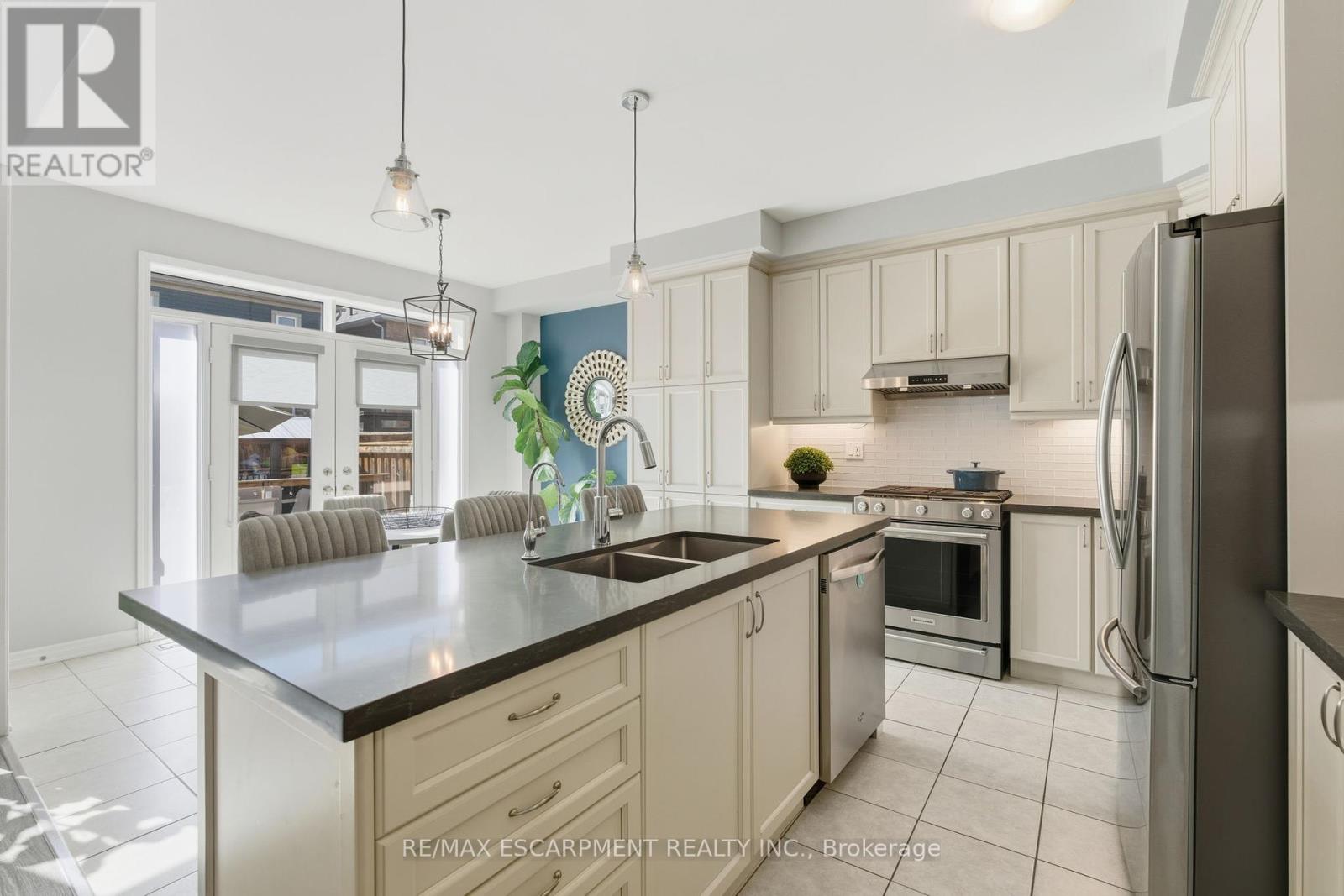 15 Bastia Street E, Hamilton, Ontario  L8B 1V3 - Photo 11 - X12458789