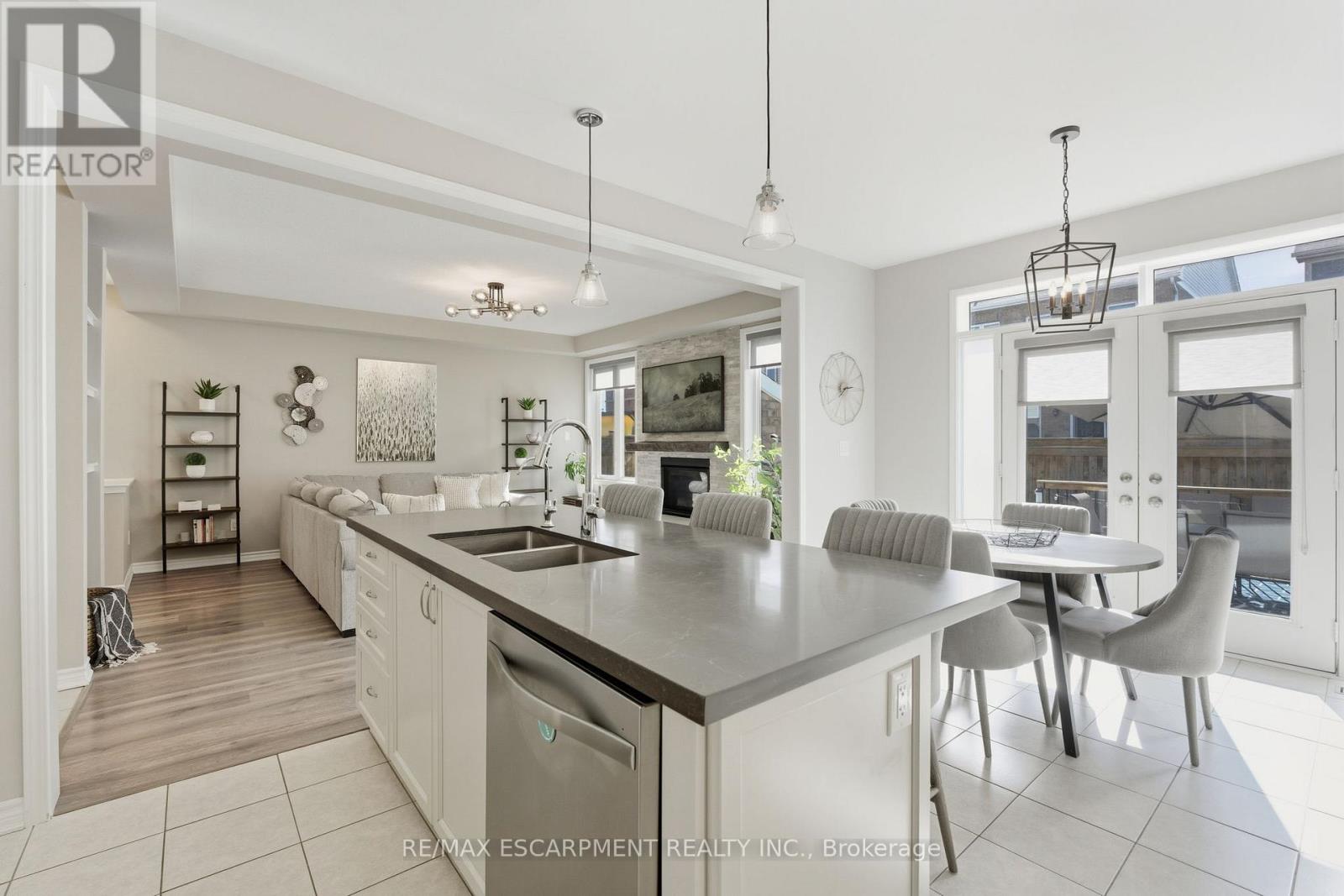 15 Bastia Street E, Hamilton, Ontario  L8B 1V3 - Photo 12 - X12458789