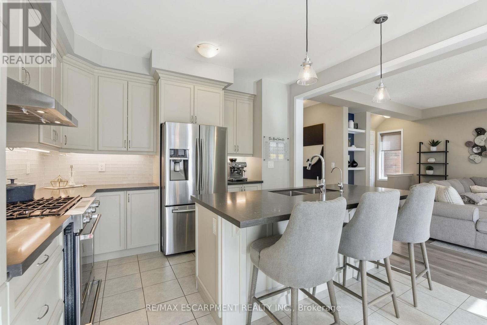 15 Bastia Street E, Hamilton, Ontario  L8B 1V3 - Photo 13 - X12458789