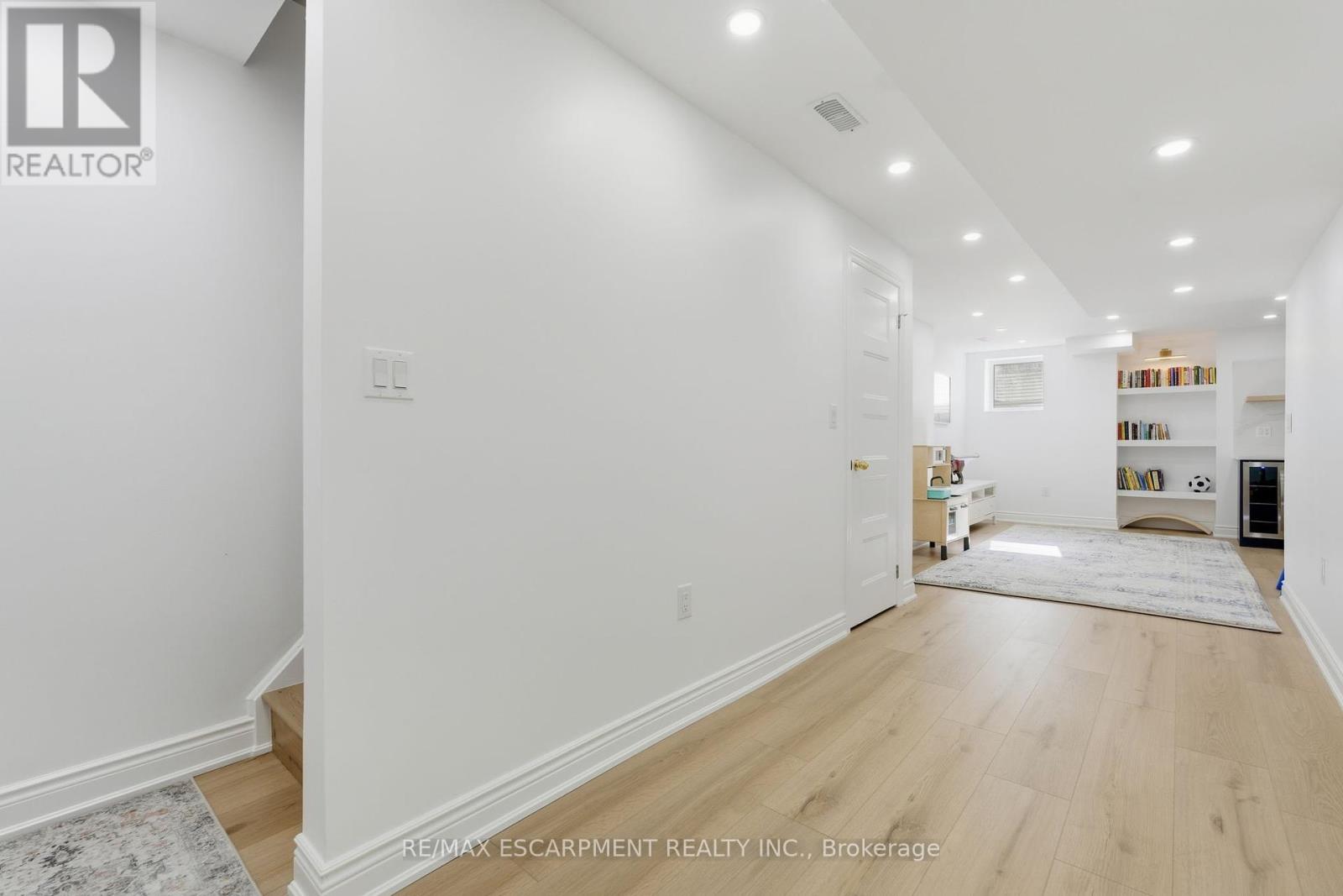 15 Bastia Street E, Hamilton, Ontario  L8B 1V3 - Photo 31 - X12458789